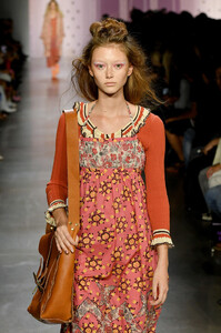 1625416054_AnnaSuiRunwaySeptember2019NewYorkFashionV6z45t_LNB3x.thumb.jpg.149bc5590aabdc22bfe50cde9f3863c1.jpg