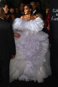 Winnie+Harlow+Harper+BAZAAR+Celebrates+ICONS+Yf_Q5rdfTwex.jpg