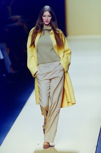 1637750366_oscar-de-la-renta-fw-1998(4).thumb.jpg.f569fe5d989fa3d004be3c187ee6a7ec.jpg