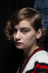 1639884463_MichaelKorsSpring2020BackstageLt2-yi1DGsEx.thumb.jpg.e90e503042e2c934a116ba53beb3af69.jpg