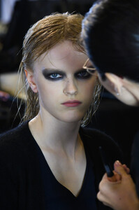 1643199810_R13BackstageSeptember2019NewYorkFashionkjZkFgbh-2vx.thumb.jpg.381c84a6a21eccfa01d9308ed8d0bcfe.jpg