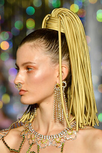 1647605044_AreaRunwaySeptember2019NewYorkFashionNX8TSbP7oYKx.thumb.jpg.cf04d56e6dc74b95d8486dbaad7fe8c4.jpg