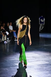 1649791829_RagBoneRunwaySeptember2019NewYorkFashionTXAiU-9zQsyx.thumb.jpg.ea5fbcb815016a115b78682f00188c1c.jpg