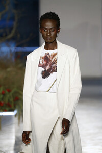 1651284023_JasonWuCollectionRunwaySeptember2019eacAIjk5gmBx.thumb.jpg.a290ce25737ce079af357eb4e163aba9.jpg