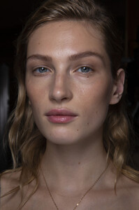 1651839843_BrockCollectionSpring2020Backstage_Zlf8bksmwGx.thumb.jpg.dd45b9afabdcbadbda8271dc9d521d25.jpg
