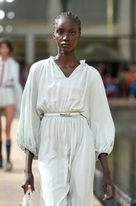 1652402119_LongchampSS20RunwayShowAccessoriesDetailsfSQTvJybfOdx.thumb.jpg.df99668f5202775e6b74cb44c15a813a.jpg