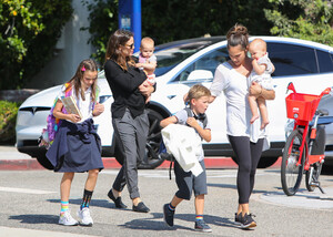 Jennifer+Garner+kids+out+tFxQwptsE9Lx.jpg