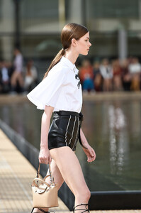 1656048529_LongchampSS20RunwayShowAccessoriesDetails3-BCFRjxKtQx.thumb.jpg.0d1c0f359c3d844b4992de241eb8a73c.jpg