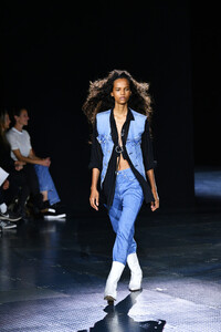 1657160574_RagBoneRunwaySeptember2019NewYorkFashionNha4XxGfCLGx.thumb.jpg.a8c6bab90783d890e1247ed77b204c44.jpg