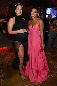 Hannah+Bronfman+Harper+BAZAAR+Celebrates+ICONS+cs_Q3l7UaS1x.jpg