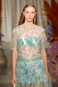 1663684227_StaudRunwaySeptember2019NewYorkFashionnp9PU05ElQ9x.thumb.jpg.2a8430fa5ea2c66db71e0d795cee34ad.jpg