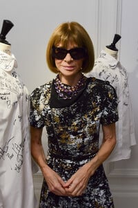 Anna+Wintour+Karl+Lagerfeld+Exhibition+Tribute+X_F0srYLRizx.jpg