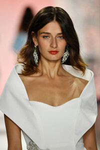 167967578_BadgleyMischkaRunwaySeptember2019NewNvn_Hz1sjh-x.thumb.jpg.97d47d3a902337b19dc50b55573afc47.jpg