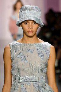 1682022125_AnnaSuiRunwaySeptember2019NewYorkFashionuuN1MzPxud3x.thumb.jpg.423a221910e0a2a3d0c8083e7ac6c4e5.jpg