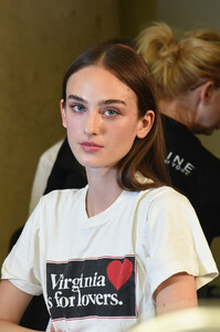 1684747718_StaudBackstageSeptember2019NewYorkFashion9Kmb8bwW40kx.thumb.jpg.3df63e8ac3baec16fcf2131d3b9a037c.jpg