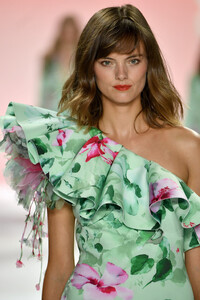 1687356307_BadgleyMischkaRunwaySeptember2019NewBMwp_lJZzxEx.thumb.jpg.658e91934529fd2d485e191b8fe39cb5.jpg