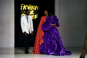 Adut+Akech+Runway+Fashion+Relief+London+2019+YWJpM64eUsxx.jpg