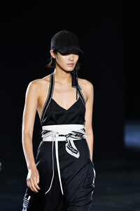 1701785472_RagBoneRunwaySeptember2019NewYorkFashion0jPa5AA5JBEx.thumb.jpg.bb158ecdb5252f9b64d21c9d4ba61cad.jpg