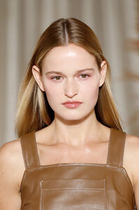 1703990745_StaudRunwaySeptember2019NewYorkFashioni6xGUWBEUnzx.thumb.jpg.14d6f0a18c0626a96a73a8fcda65c3b4.jpg