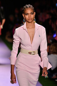 1707527424_BrandonMaxwellRunwaySeptember2019NewsYGNaA1reZ_x.thumb.jpg.594e73e2338020fb05499dcc918c5111.jpg