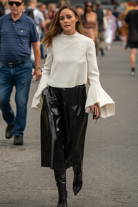 1708308586_OliviaPalermoStreetStyleNewYorkFashion9ij61buMsU1x.thumb.jpg.492fde8c2878c828ef8bbfa243955031.jpg