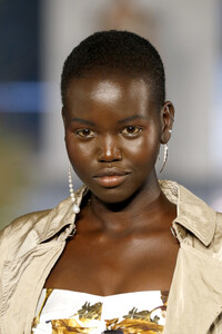 1711457792_JasonWuCollectionRunwaySeptember2019BNFldwhq2Elx.thumb.jpg.e7dae499b4b95431d97c8e364dc82436.jpg