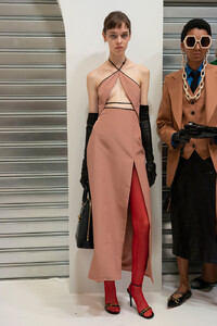 1712058457_GucciSpring2020BackstageMSsqbgHl-t5x(1).thumb.jpg.657adc1010f2232bb125c5eecc6de5b9.jpg