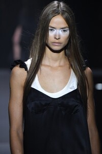1713381129_VeraWangRunwaySeptember2019NewYorkFashionTozOmdKxEuYx.thumb.jpg.f0ec4880fa5921e12d0568a9a0039ddc.jpg