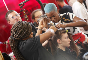 1713579726_TomFordBackstageSeptember2019NewYorkkeC5YOTcPCmx.thumb.jpg.a6544fc6b247f4b4f6bd9ef121f3600f.jpg