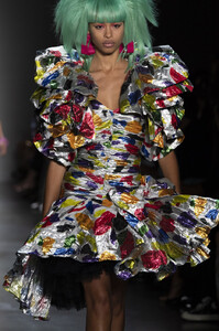 1718445101_JeremyScottSpring2020DetailsJHtqfBHc8GKx.thumb.jpg.effd621617b3cab4619b36c9dd624313.jpg