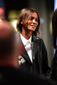 Liya+Kebede+karl+Lagerfeld+Karl+Lagerfeld+jYEMcUvyeFux.jpg