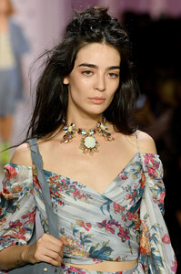1736255617_AnnaSuiRunwaySeptember2019NewYorkFashionAy4IFS8Spubx.thumb.jpg.218ce8d7b9bf332bbd61accbc8e0b500.jpg