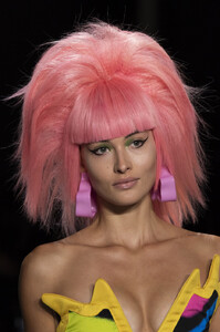 1738952818_JeremyScottSpring2020Details9izIlxEilmox.thumb.jpg.b6f838f045155ab72acc88c18e67248b.jpg
