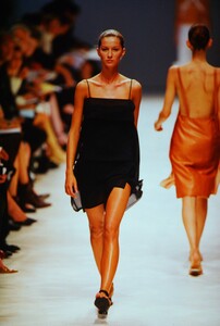 1748907054_jil-sander-ss-2000(4).thumb.jpg.6fc6ac1ac271d7bcf35c28668271c430.jpg