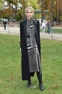 Caroline+Daur+Elie+Saab+Front+Row+Paris+Fashion+08DVkjTrB7Dx.jpg