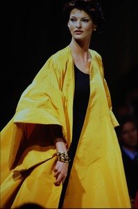 1750984940_hermes-fw-1992-linda-evangelista(4).thumb.jpg.055844bf06e3070a0769386d2aa65962.jpg