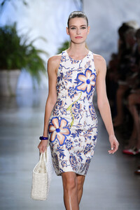 1758431278_DennisBassoRunwaySeptember2019NewYorkpxjbKYLXOqkx.thumb.jpg.72765c9b6795c76911a4f69ca8b20aff.jpg