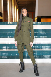 Winnie+Harlow+Prada+Spring+Summer+2020+Womenswear+ndUunI8dYUQx.jpg