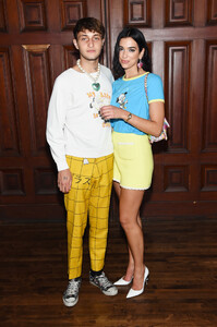 Dua+Lipa+Marc+Jacobs+Spring+2020+Runway+Show+wlWYnjVDW30x.jpg