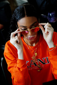 Winnie+Harlow+Laquan+Smith+Backstage+September+KHhXyPhCR7Sx.jpg