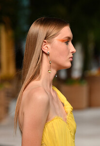 1769219594_OscardelaRentaRunwaySeptember2019Newh8EKshH6M1ix.thumb.jpg.47cc6f2595c6d6ffcdd1797c4f559cd6.jpg