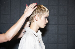 1783194778_R13BackstageSeptember2019NewYorkFashionoUV27oMnen2x.thumb.jpg.20f1661859b9a4860192281b2be7d64d.jpg