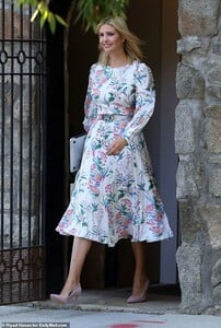 17838316-7407735-Style_Ivanka_donned_a_floral_midi_dress_by_Andrew_Gn_that_was_ci-a-129_1567098815436.jpg