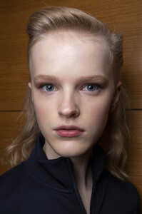 1785793861_ToryBurchSpring2020BackstageDoDXoOPxtlBx.thumb.jpg.1a33c365313ec1572ccc2c595ab64aac.jpg