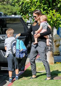 Jennifer+Garner+kids+out+FA9uu81qTT-x.jpg