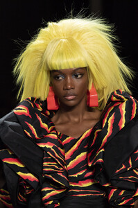 1786278846_JeremyScottSpring2020DetailshngxxKC2zT1x.thumb.jpg.ac722f6acda54b498538984c06b96de5.jpg