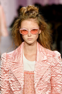 17874239_AnnaSuiRunwaySeptember2019NewYorkFashion01-g31OBnE2x.thumb.jpg.43f72bdc790ac78a3f78ebaf4107cb2b.jpg