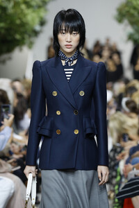 1797750016_MichaelKorsCollectionSpring2020Runwayn69vDPLJ1U0x.thumb.jpg.531b47c5c9bc253b10171a4d2413c3a0.jpg