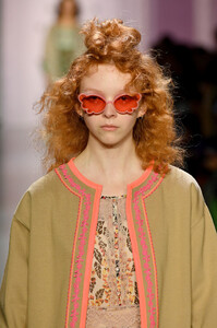 1806761718_AnnaSuiRunwaySeptember2019NewYorkFashionNKJ8PIgFeWux.thumb.jpg.2a8d23ee3a440384a87061da00faa4eb.jpg