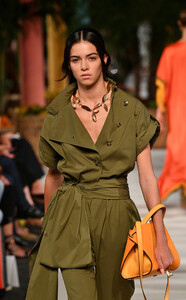 1808026854_OscardelaRentaRunwaySeptember2019New-qdAyyhV3rRx.thumb.jpg.f79b2ffe706f9e1800599bac987df668.jpg